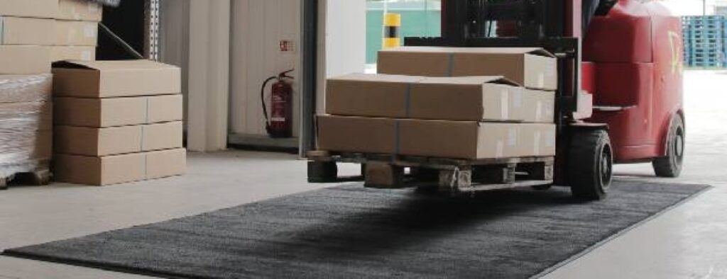 Iako danas postoji veliki broj profesionalnih otirača različitih boja, sa natpisima po želji i specifičnih oblika, oni nemaju samo dekorativnu svrhu.  Naprotiv, veoma su važni kao prvi korak na putu održavanja higijene svakog prostora na visokom nivou.